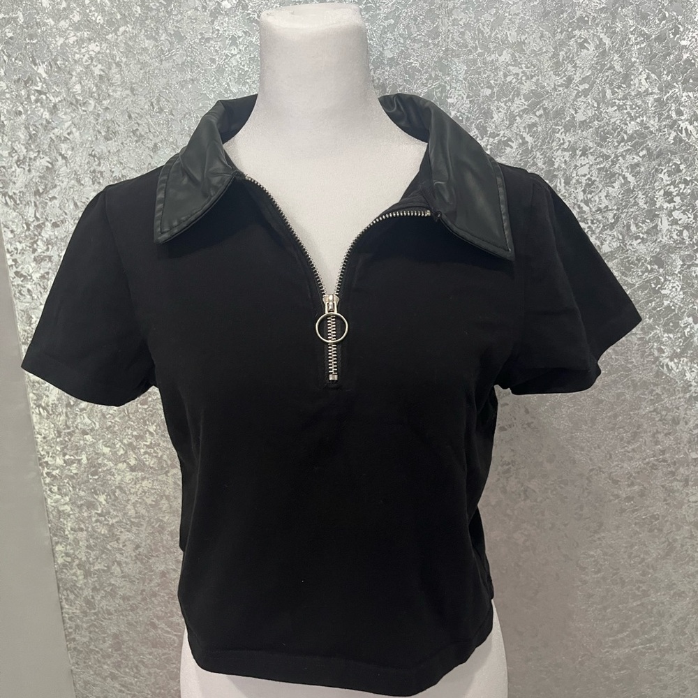 Hot Topic Black Crop Top with Zipper